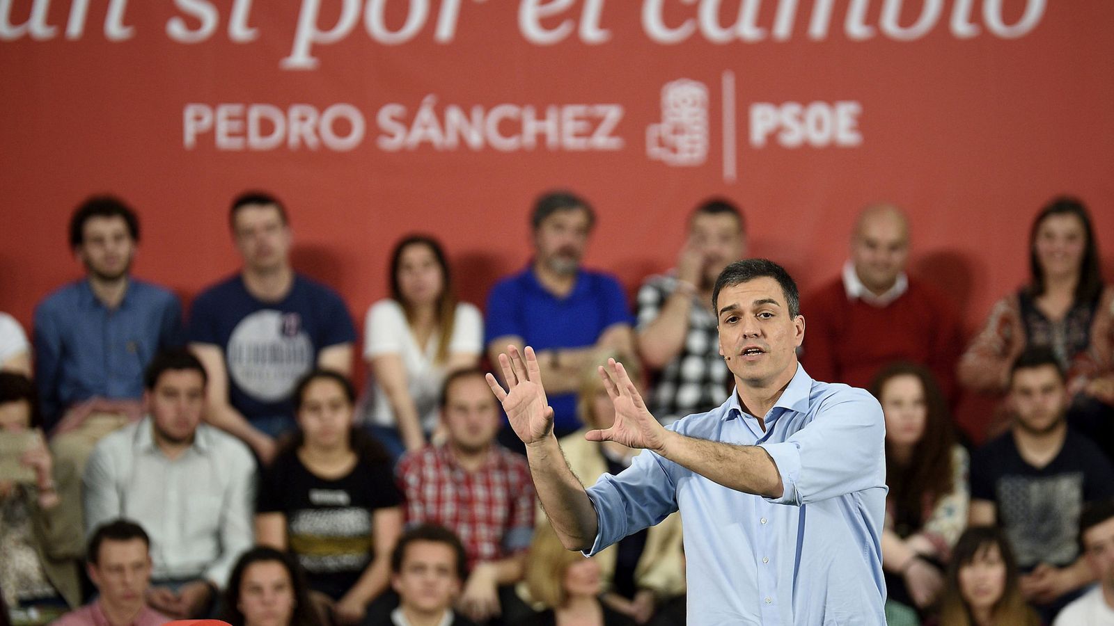 Foto: El líder del PSOE, Pedro Sánchez, durante un acto preelectoral del partido en Torrelavega, Cantabria, el pasado 1 de junio. (EFE)