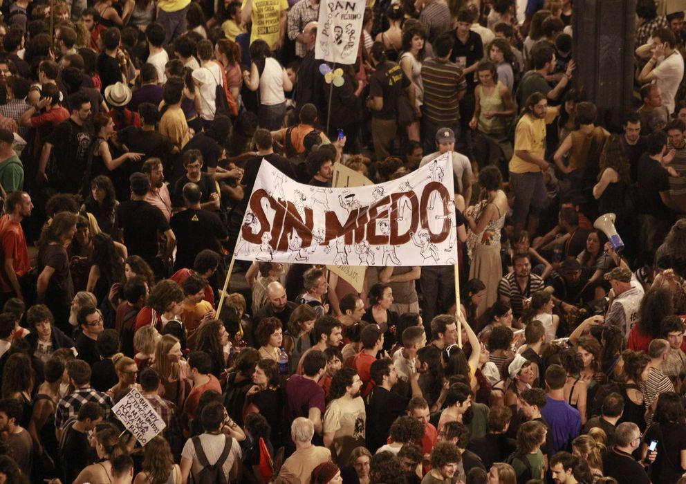 Foto: Integrantes del Movimiento 15M durante una manifestación celebrada en la Puerta del Sol. (EFE)