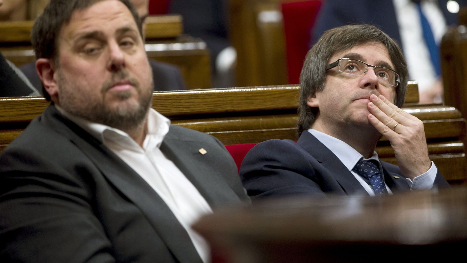 Foto: El vicepresidente del Govern y 'conseller' de Economía, Oriol Junqueras (i), junto al presidente de la Generaliat, Carles Puigdemont. (EFE)