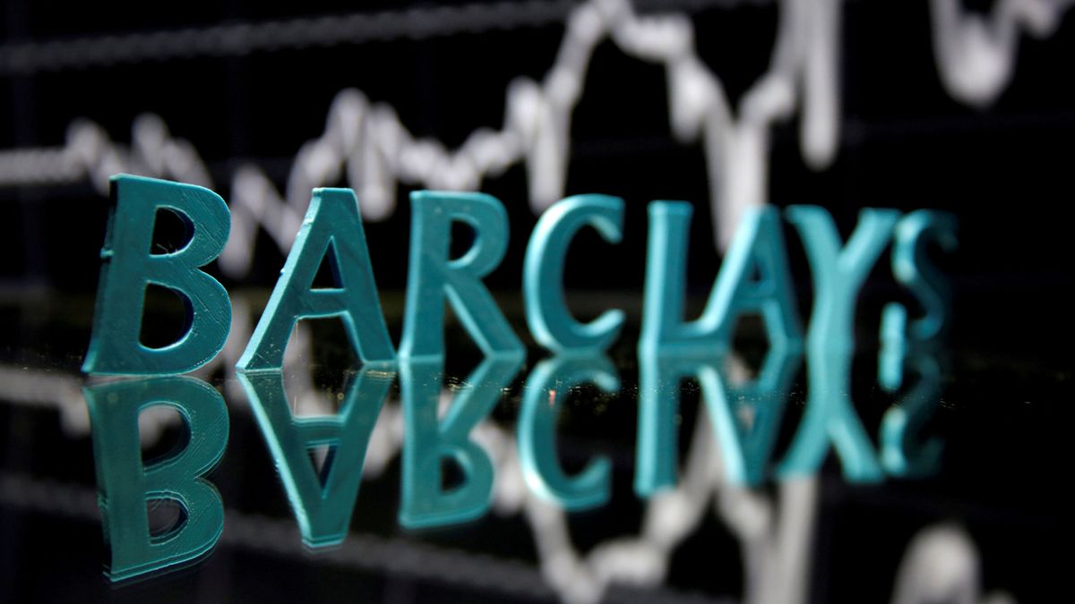 Moody's deja al borde del 'bono basura' el rating de Barclays