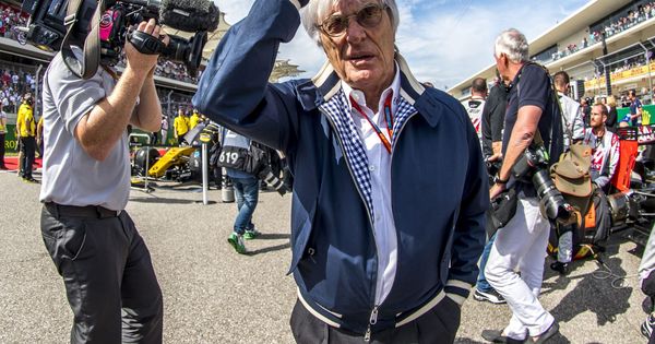 Foto: Bernie Ecclestone durante un gran premio del año pasado. (EFE)