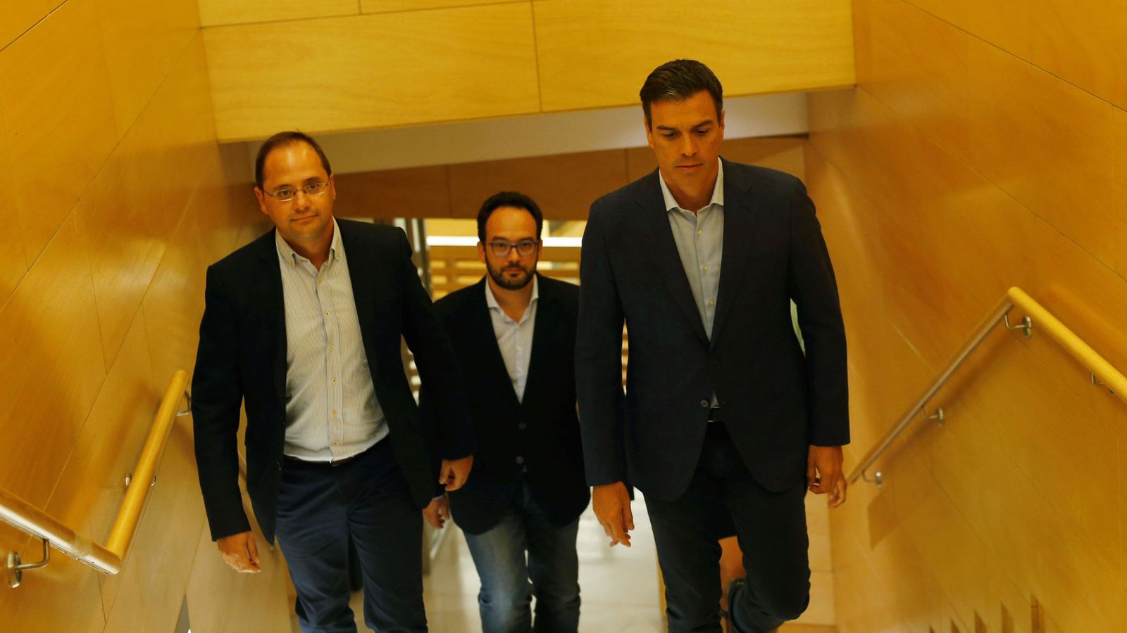 Foto: De izquierda a derecha, César Luena, Antonio Hernando y Pedro Sánchez. (Reuters)