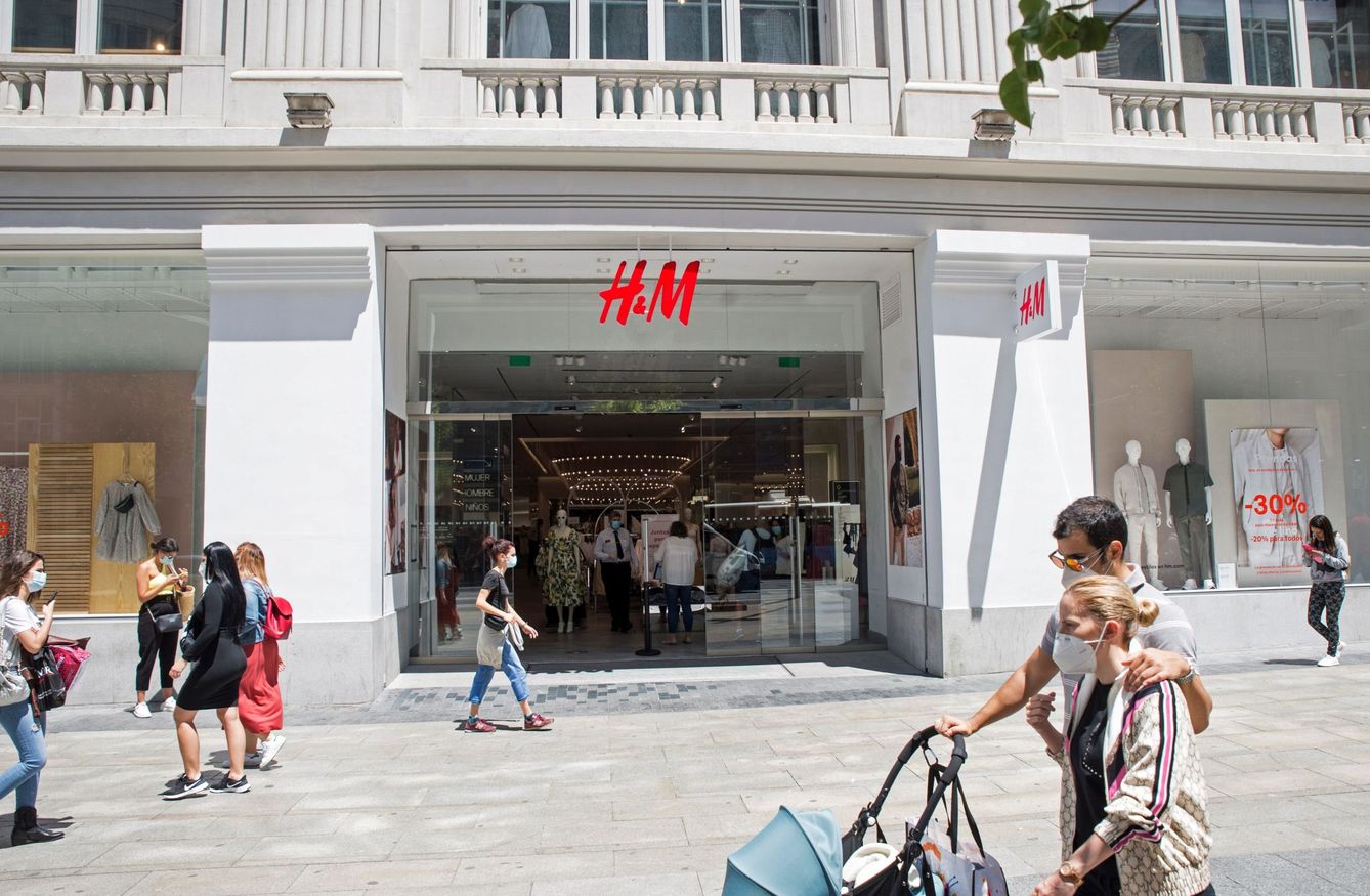 Tienda de H&M en la Gran Vía. (EFE/Luca Piergiovanni)