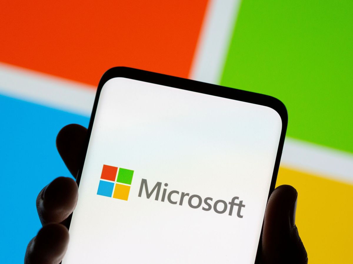 Foto: Imagen de archivo del logo de Microsoft en un móvil. (Reuters)