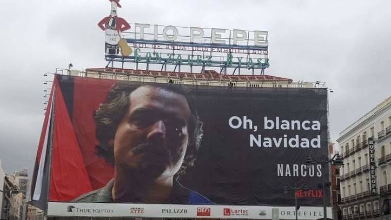 Foto: El cartel de 'Narcos' de la Puerta del Sol