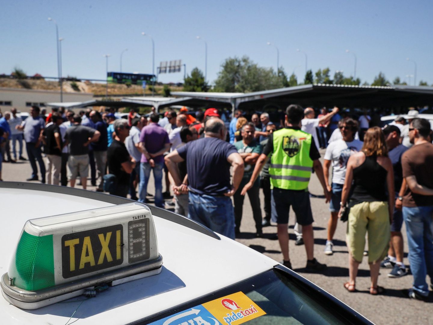 Asamblea de taxistas en Madrid. (EFE)