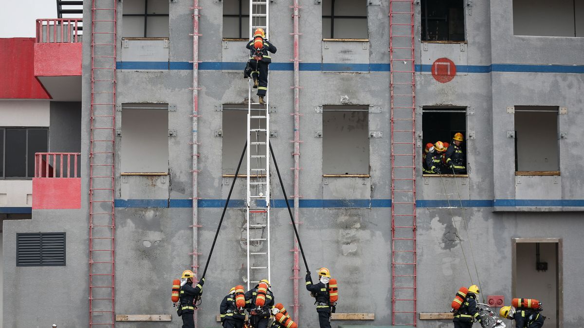 Al menos 38 personas mueren en el incendio de una fábrica en el centro de China