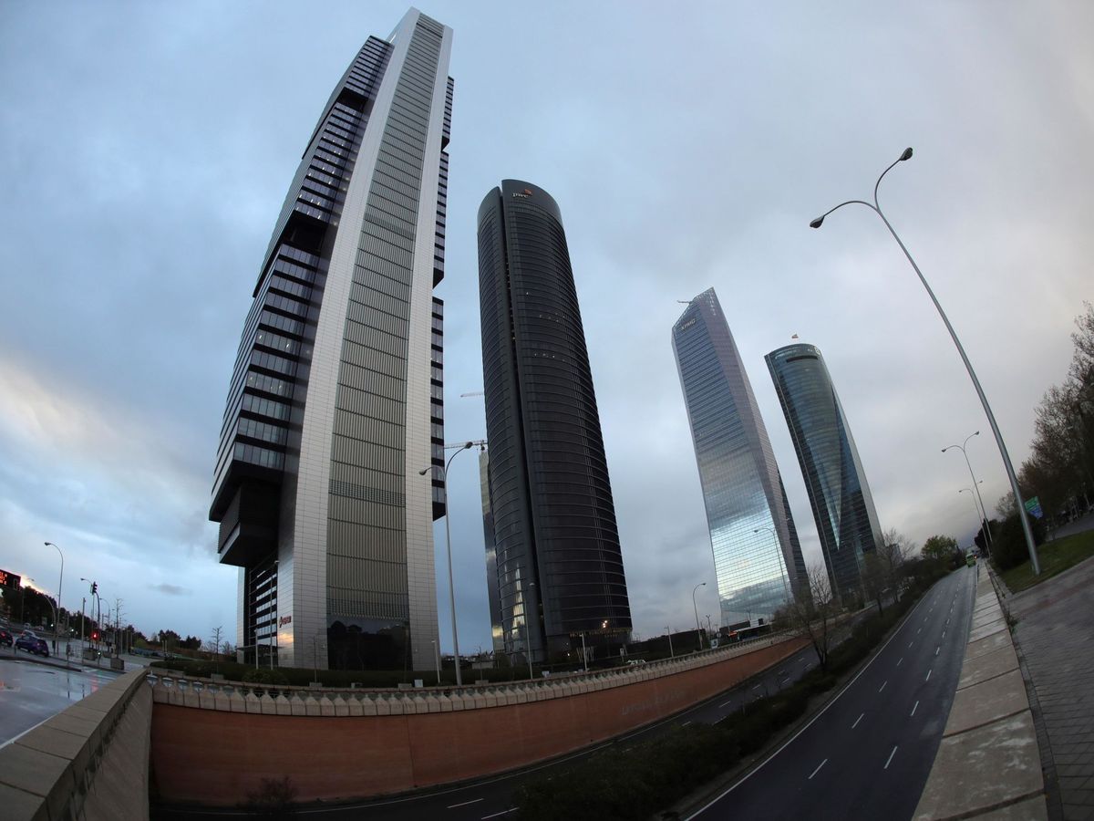 Foto: Las cuatro torres de Madrid, sede de KPGM y PwC. (EFE)