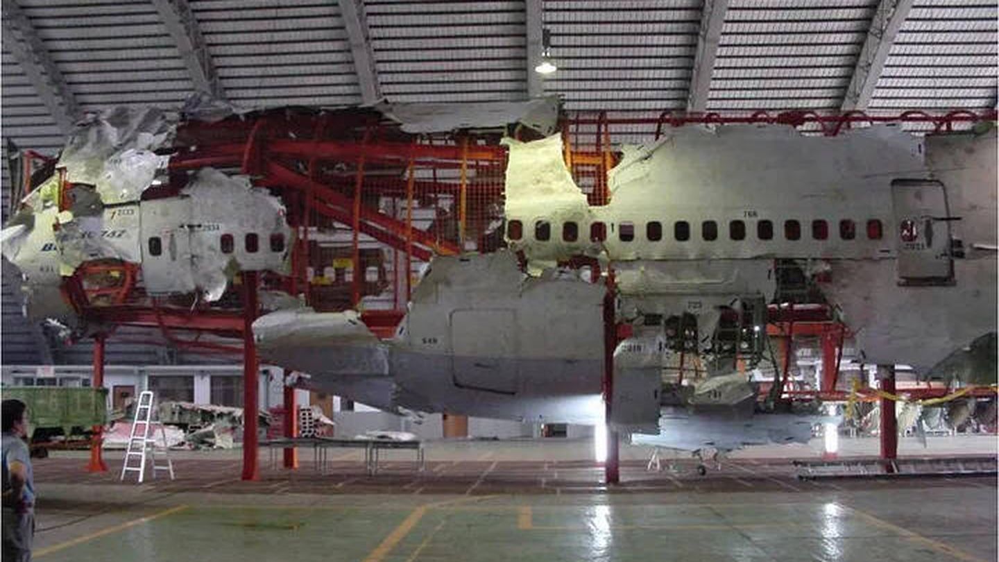 Imágenes de los restos de la aeronave tras el accidente (Fuente: Informe oficial)