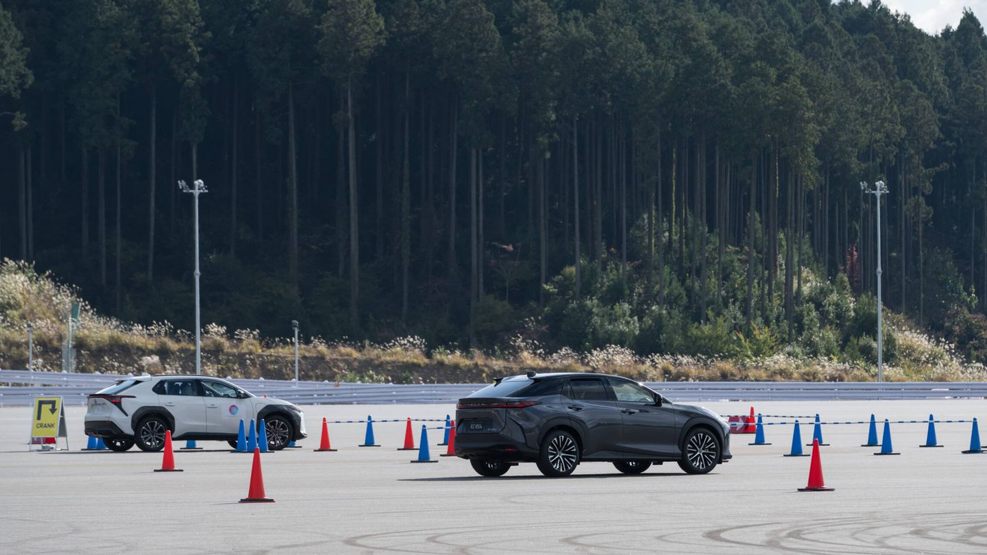 Algunas de las pruebas en el centro técnico de Shimoyama con prototipos de Lexus y Toyota.