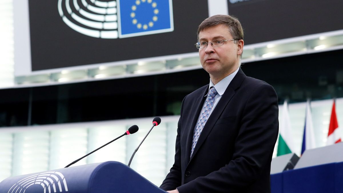 Bruselas asume que la recuperación económica no descarrilará pese al impacto de ómicron 