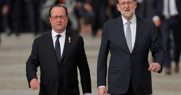 Foto: El presidente francés François Hollande y Mariano Rajoy en Málaga. (Reuters)