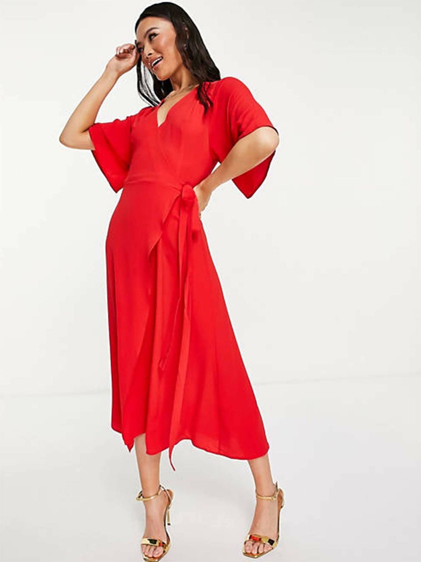 5 vestidos rojos de Zara a Mango para invitadas de boda de otoño. (Asos/Cortesía)