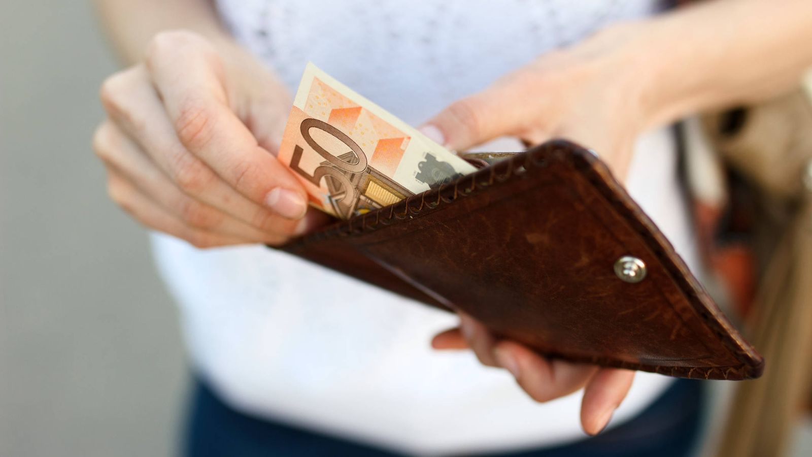 Foto: Cuanto más dinero haya en una cartera que nos encontremos, más posibilidades tenemos de devolverla (Foto: iStock)