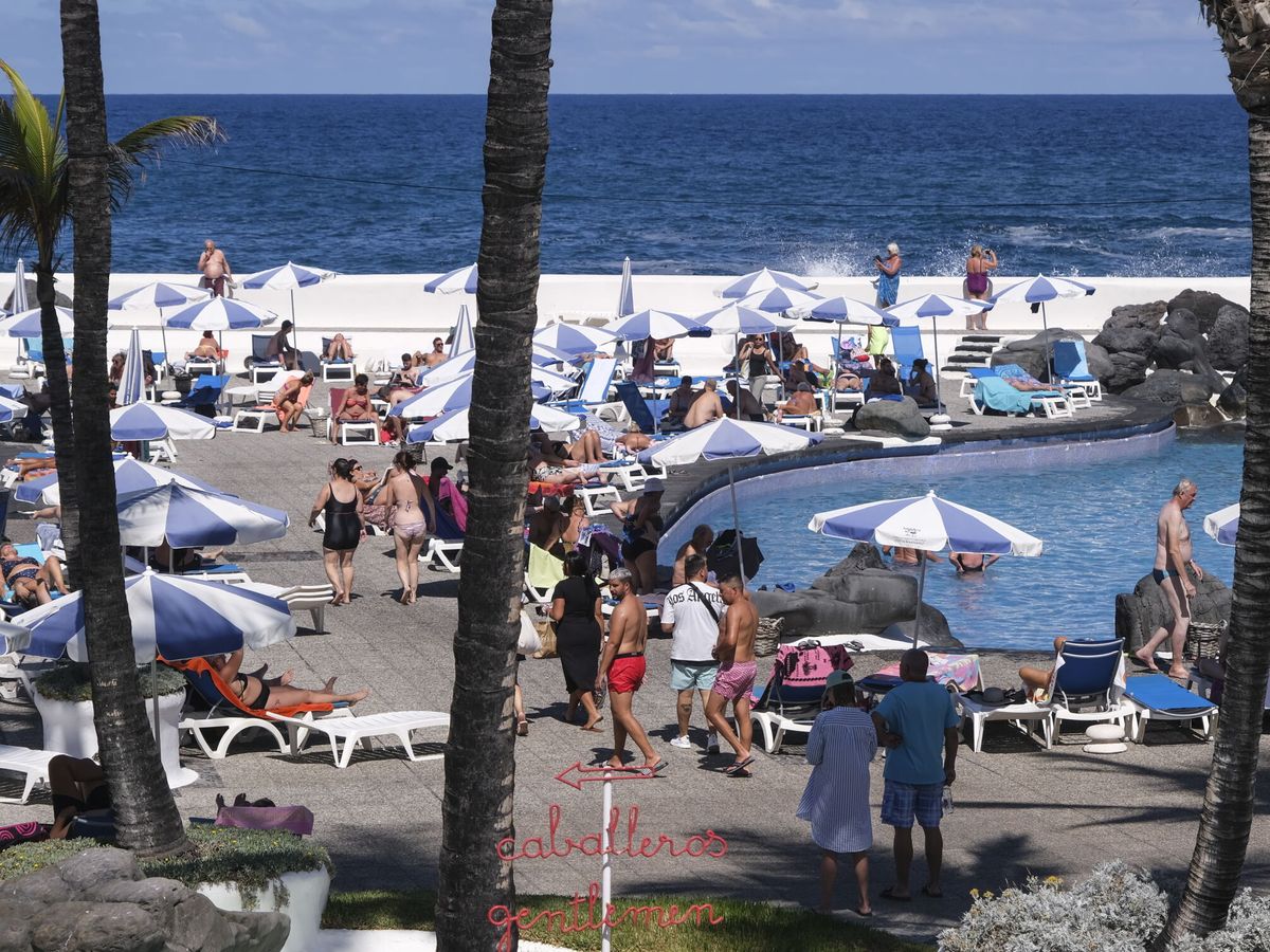 Foto: La llegada de turistas a Canarias creció al final del año pasado. (EFE/Alberto Valdés)