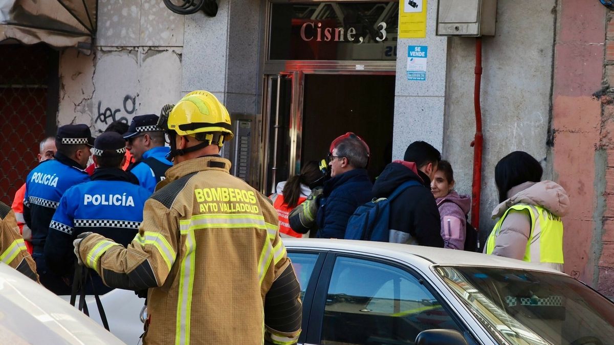 Un fallecido y varios menores heridos por un incendio dentro de una vivienda en Valladolid