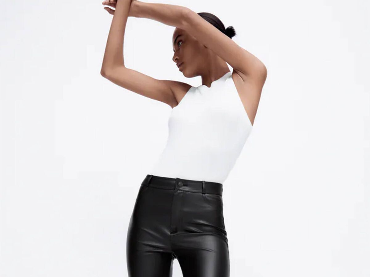 Foto: Los leggings efecto piel de Zara son un básico imprescindible de fondo de armario. (Cortesía)