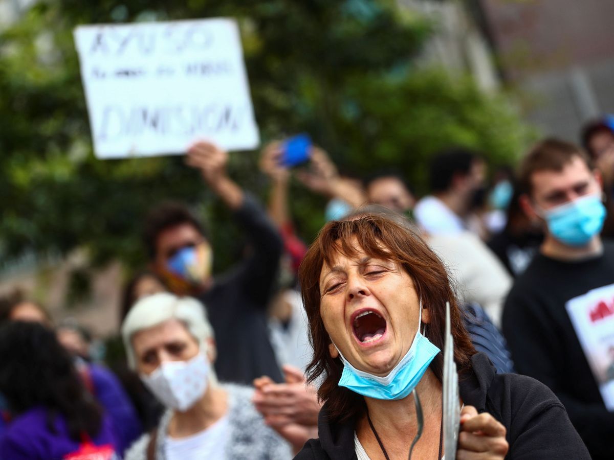 Foto: Protestas por las restricciones impuestas en la Comunidad de Madrid. (Reuters)