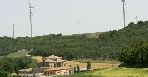 Foto: Imagen del parque eólico de Ampudia (Palencia). (EFE)