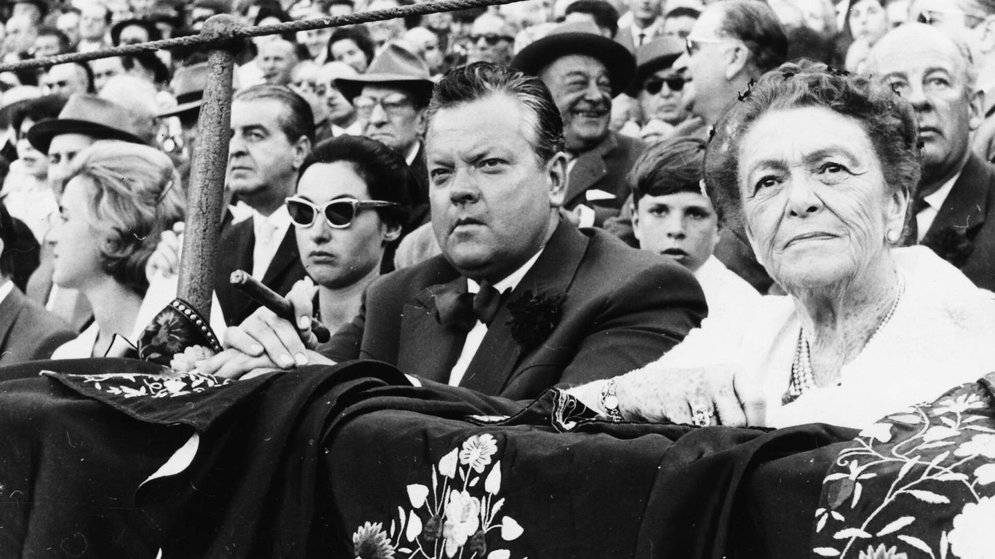 Actor and director Orson Welles sitting on the front row watching the traditional Spring Festival in Seville, April 24th 1961. (Photo by Keystone/Hulton Archive/Getty Images)