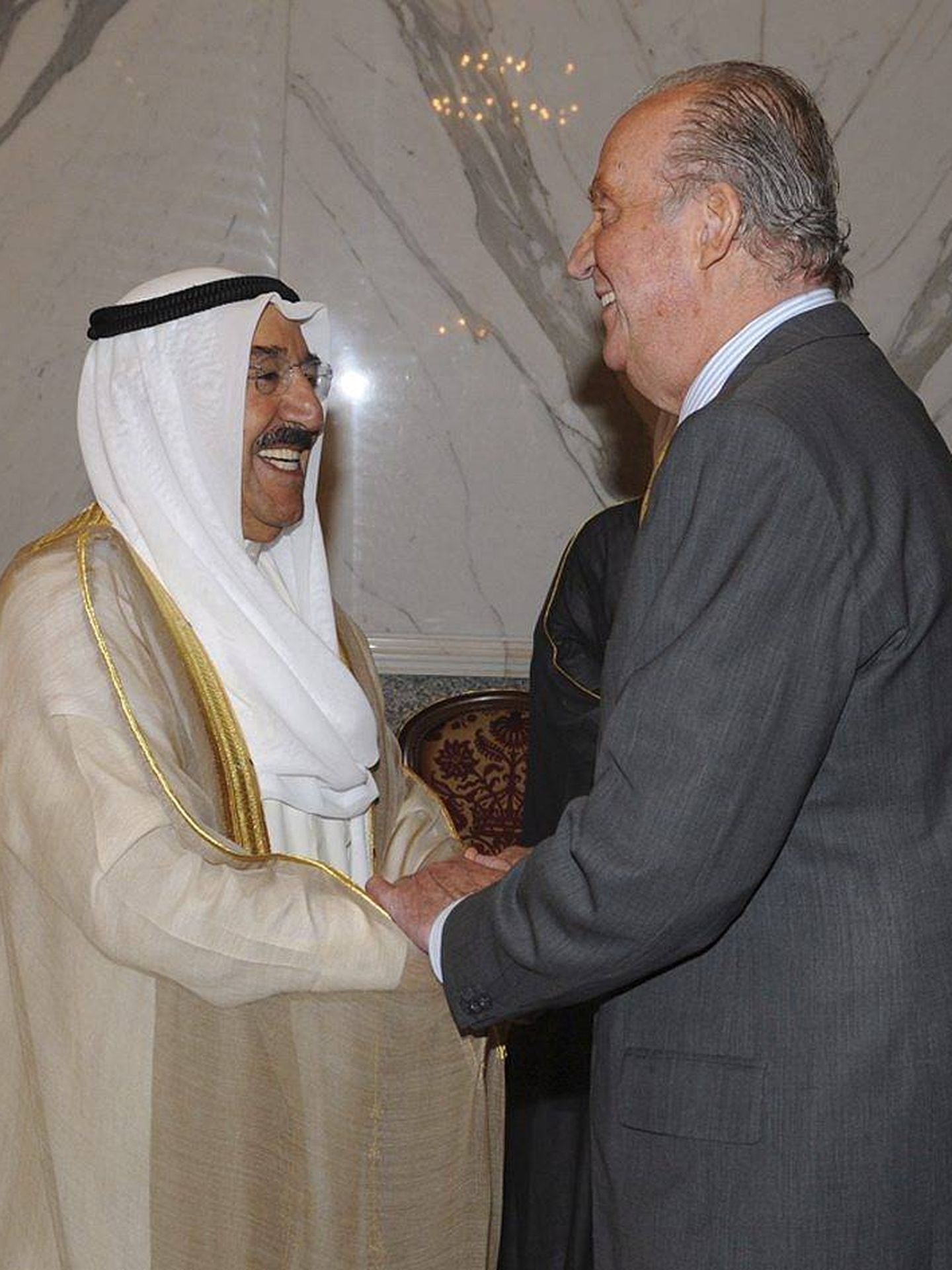 El rey Juan Carlos, durante un encuentro con el emir de Kuwait en 2012. (EFE)