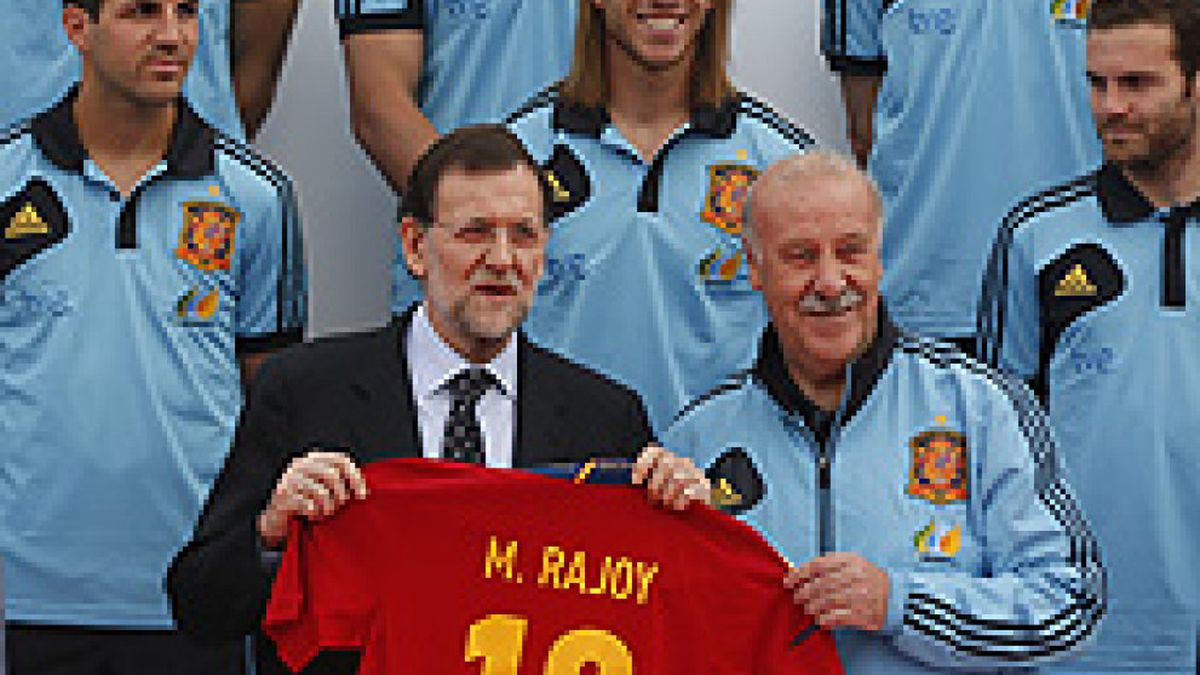 Rajoy llegó a Las Rozas a desear suerte a la Selección y al final se la desearon a él