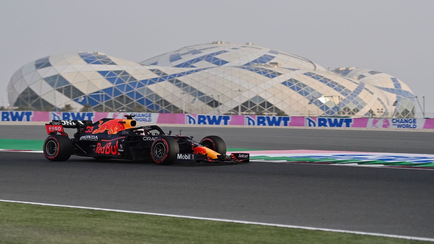 Verstappen llega con problemas a Qatar. (EFE/Nousad Thekkayil)