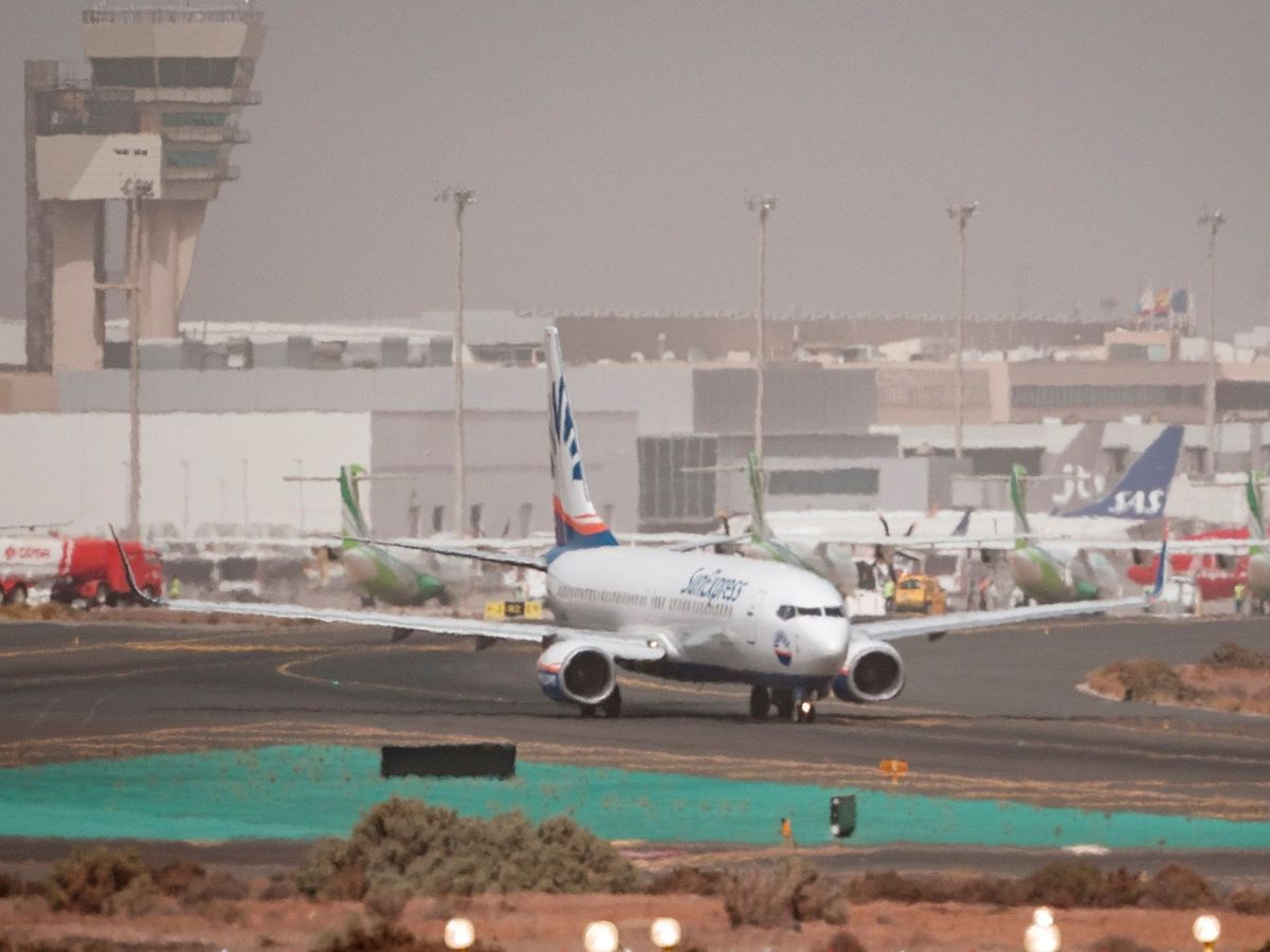Foto: Aeropuerto de Gran Canaria, antes del estado de alarma. (EFE)