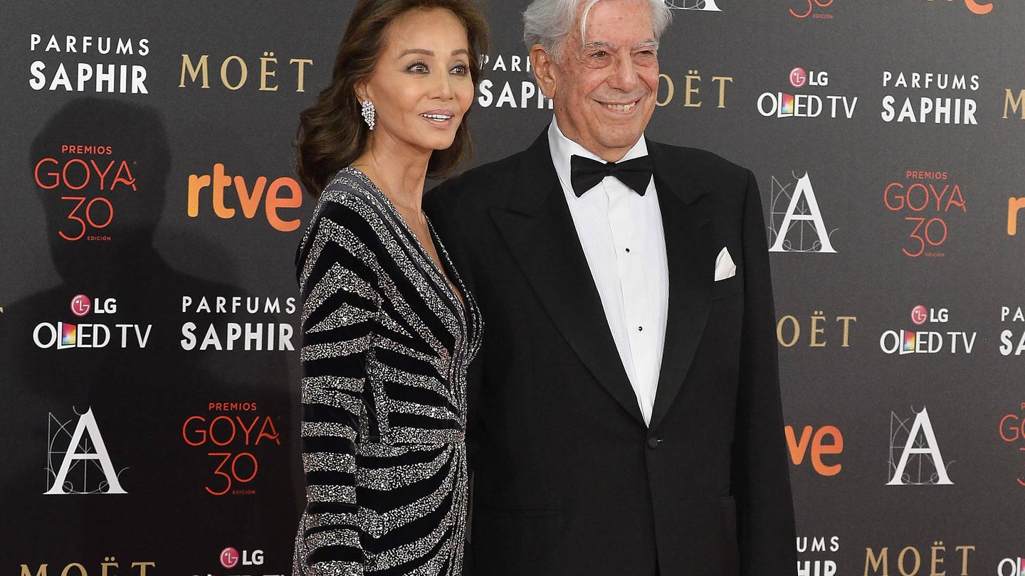 Isabel Preysler y Mario Vargas Llosa, en los Goya en 2016. (Getty)