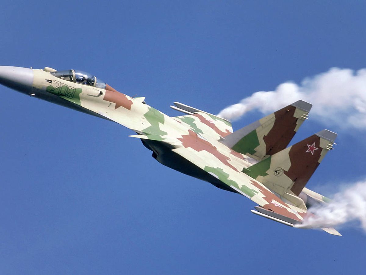 Foto: Un Su-35 durante una demostración en vuelo. (Rob Schleiffert)