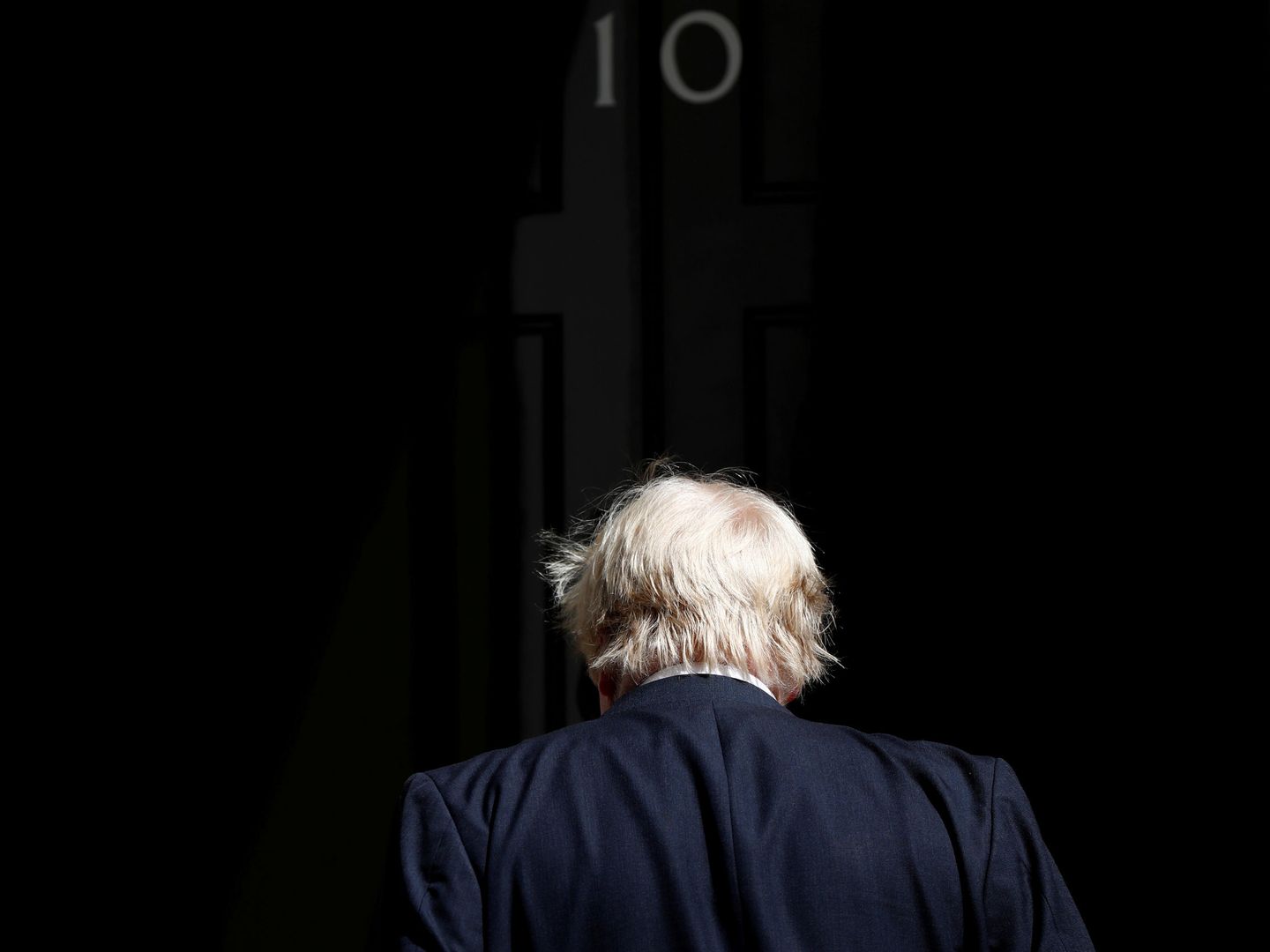 Johnson llegando como ministro de Exteriores al número 10 de Downing Street. (Reuters)