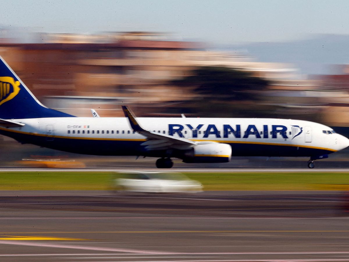 Foto: Un avión en una pista de aterrizaje (REUTERS/Tony Gentile)