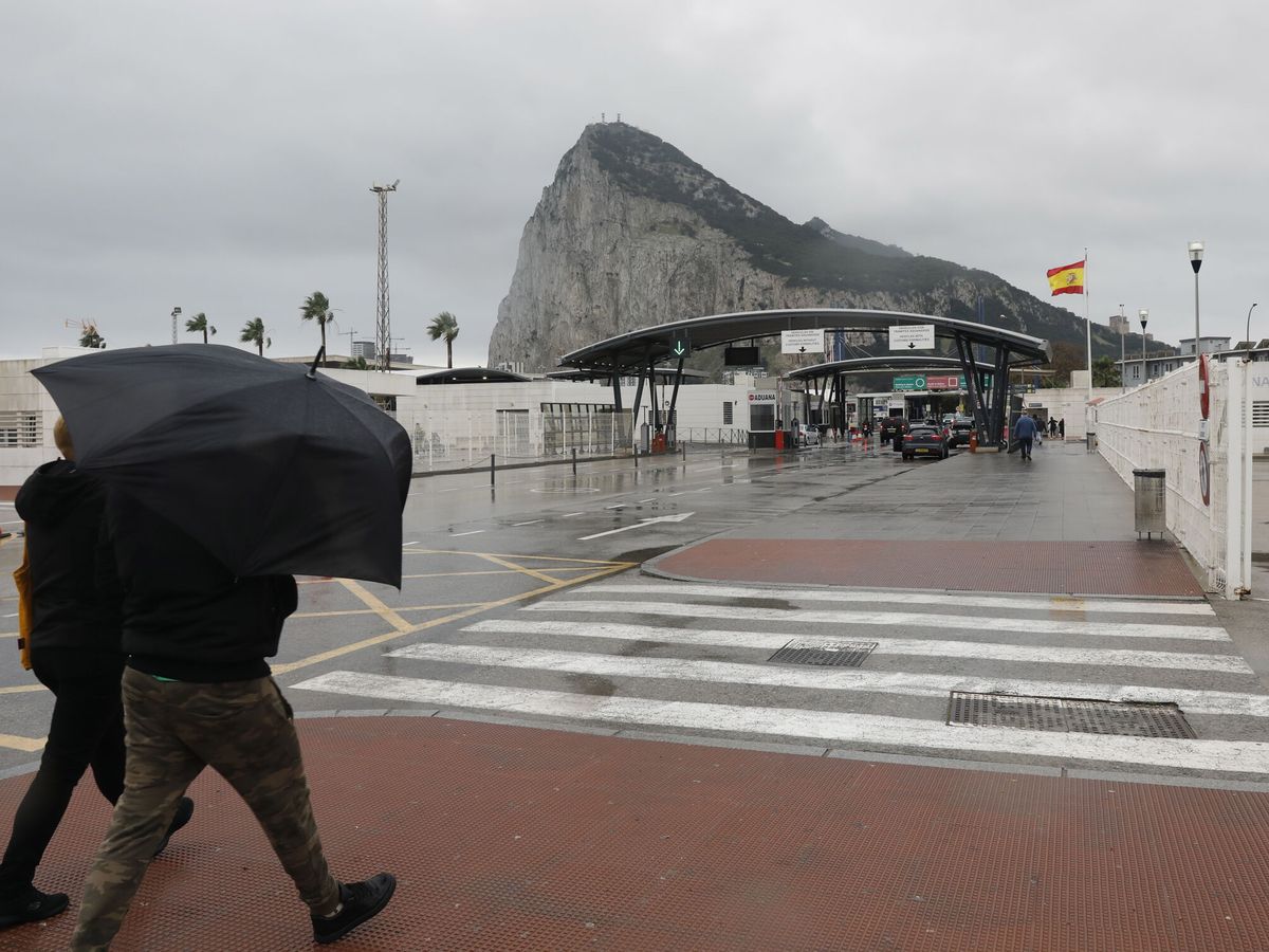 Foto: Frontera entre España y Gibraltar en imagen de archivo. (EFE/A. Carrasco Ragel)