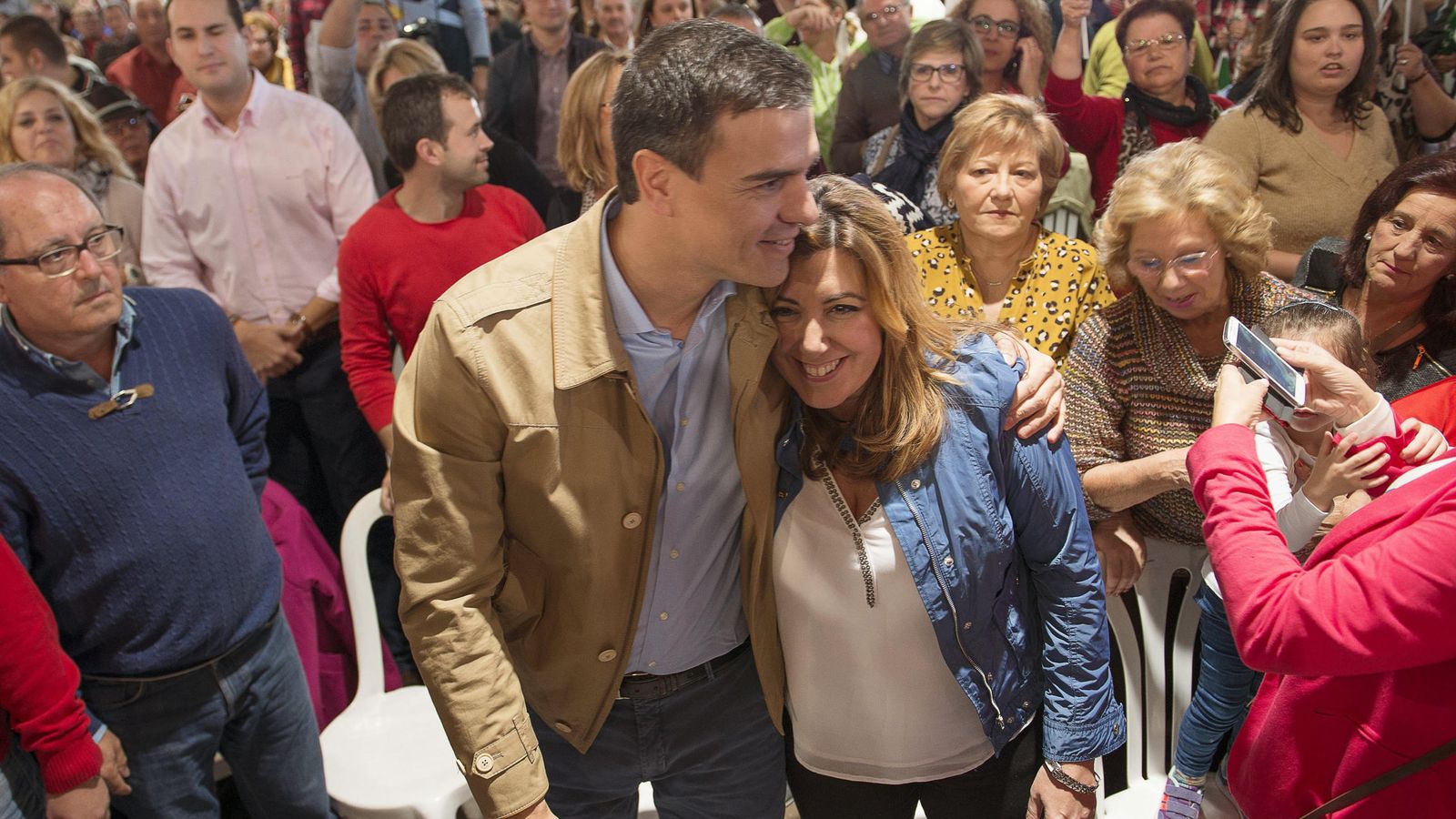 Foto: Pedro Sánchez y Susana Díaz, durante su mitin de precampaña en Jaén, el pasado 22 de noviembre. (EFE)
