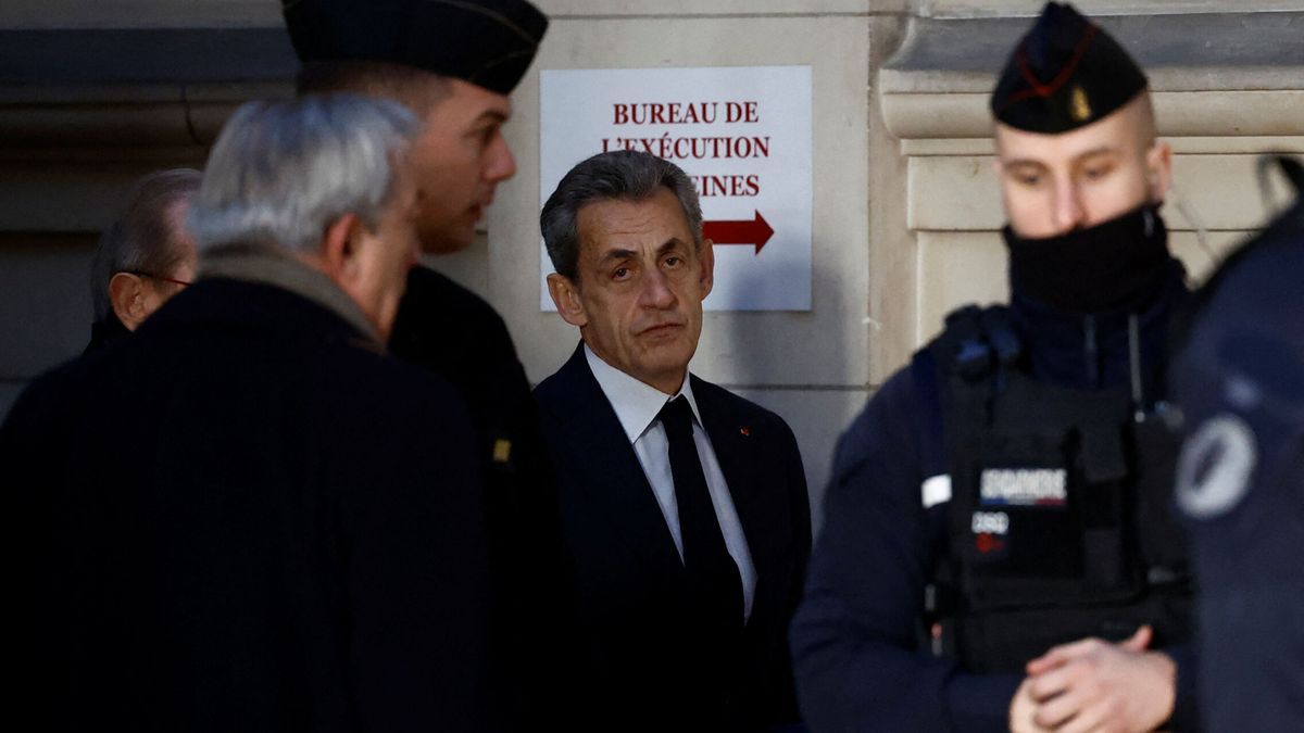 La Justicia francesa confirma la condena de cárcel a Sarkozy por corrupción, pero no irá a prisión