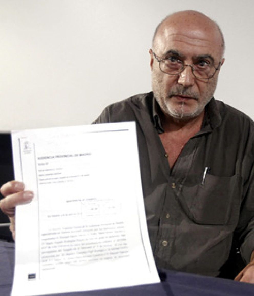Foto: González-Vigil pide el cese de Reverte como académico