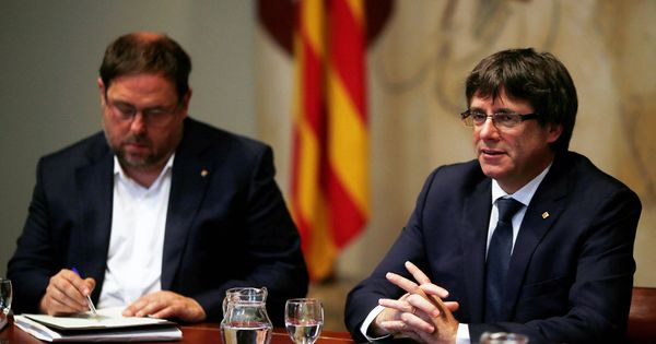 Foto: El presidente de la Generalitat, Carles Puigdemont, y su vicepresidente, Oriol Junqueras. (Reuters)