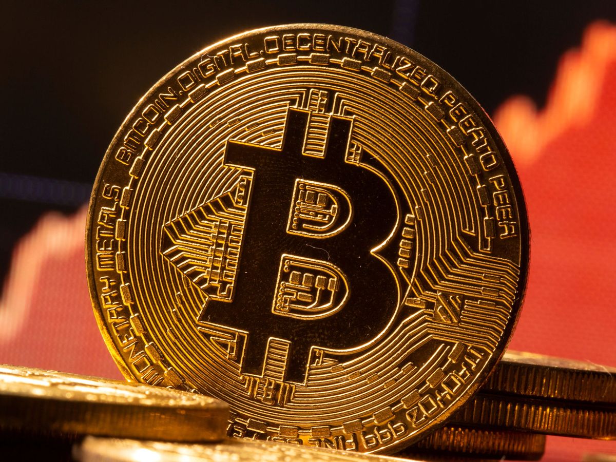Foto: Representación de la moneda virtual, bitcoin. (Reuters)