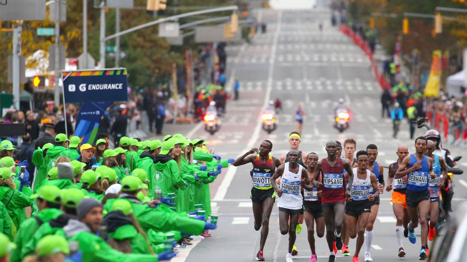 Foto: Imagen del grupo que lideraba la Maratón de Nueva York. (EFE)
