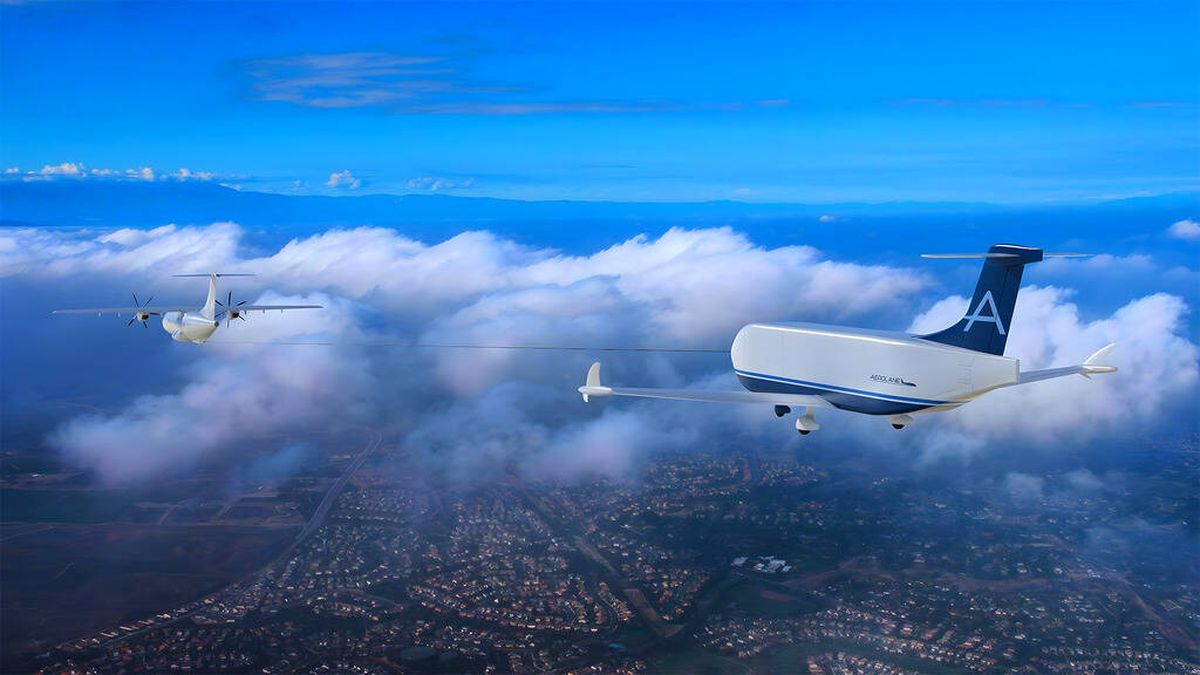 Un avión tirando de otro: la nueva y curiosa forma de que los pedidos 'online' lleguen más rápido