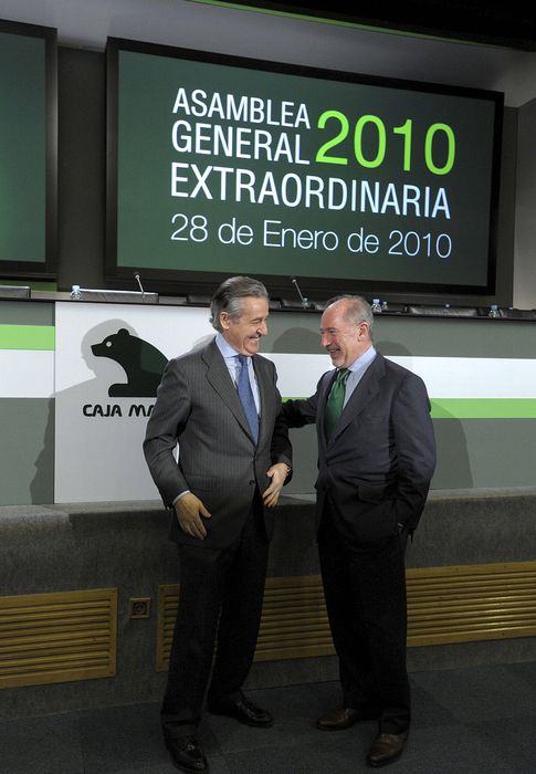 Foto: Rodrigo Rato y Miguel Blesa, en el nombramiento del primero como presidente de Caja Madrid. (Efe)
