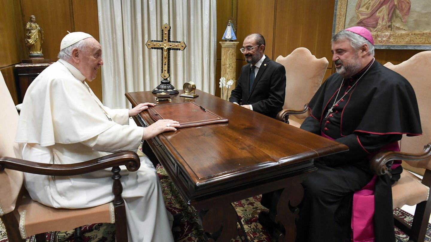 Momento de la reunión entre el Papa Francisco y Lambán. (EFE)