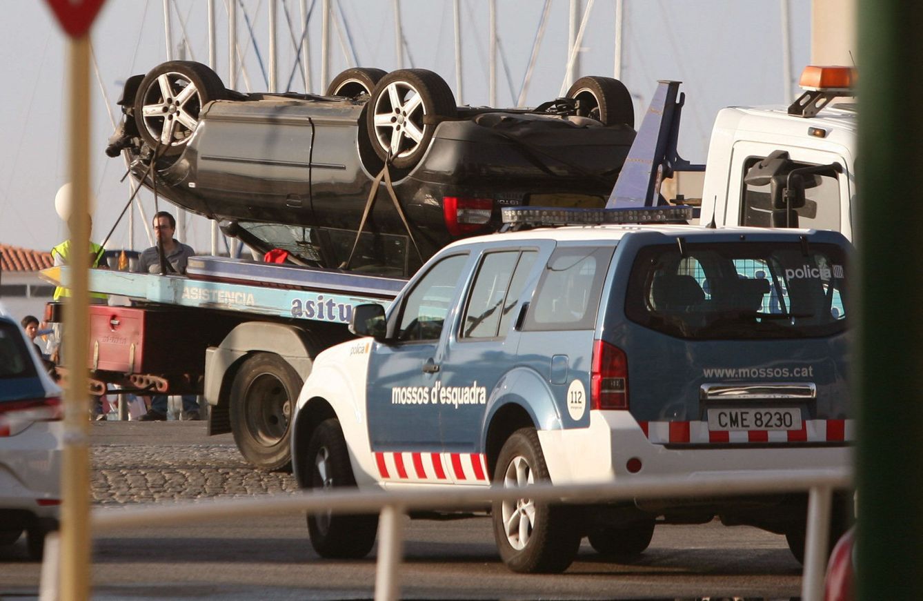 El Audi volcado de los presuntos terroristas en Cambrils (EFE)