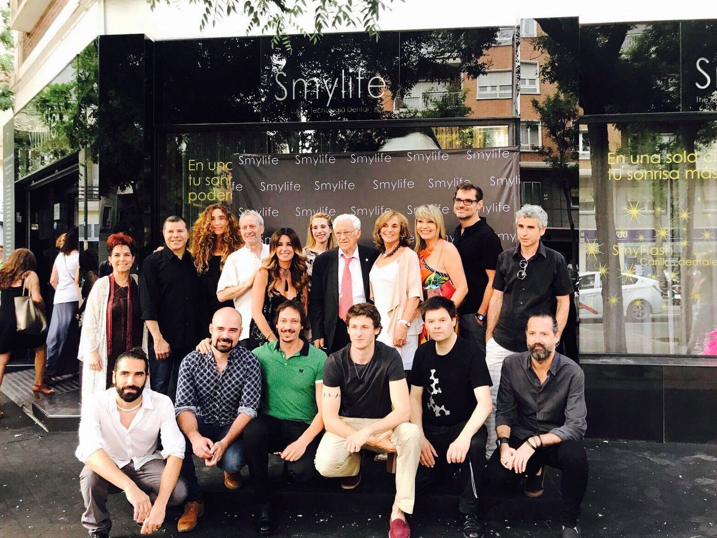 Antonio Vigo (derecha) con el resto de los artistas que participan en la iniciativa.