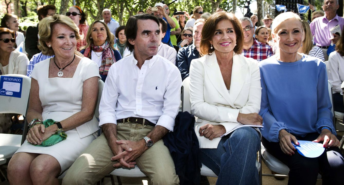 José María Aznar (2ºi), Ana Botella (2ªd), Cristina Cifuentes (d) y Esperanza Aguirre. (EFE) 