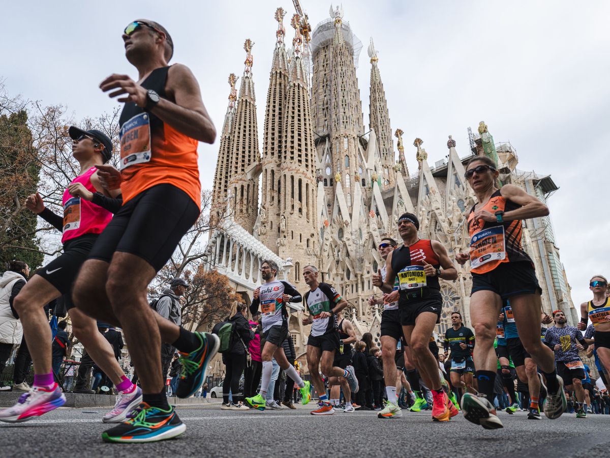 Foto: Varios corredores durante la maratón. (Europa Press/Lorena Sopêna)