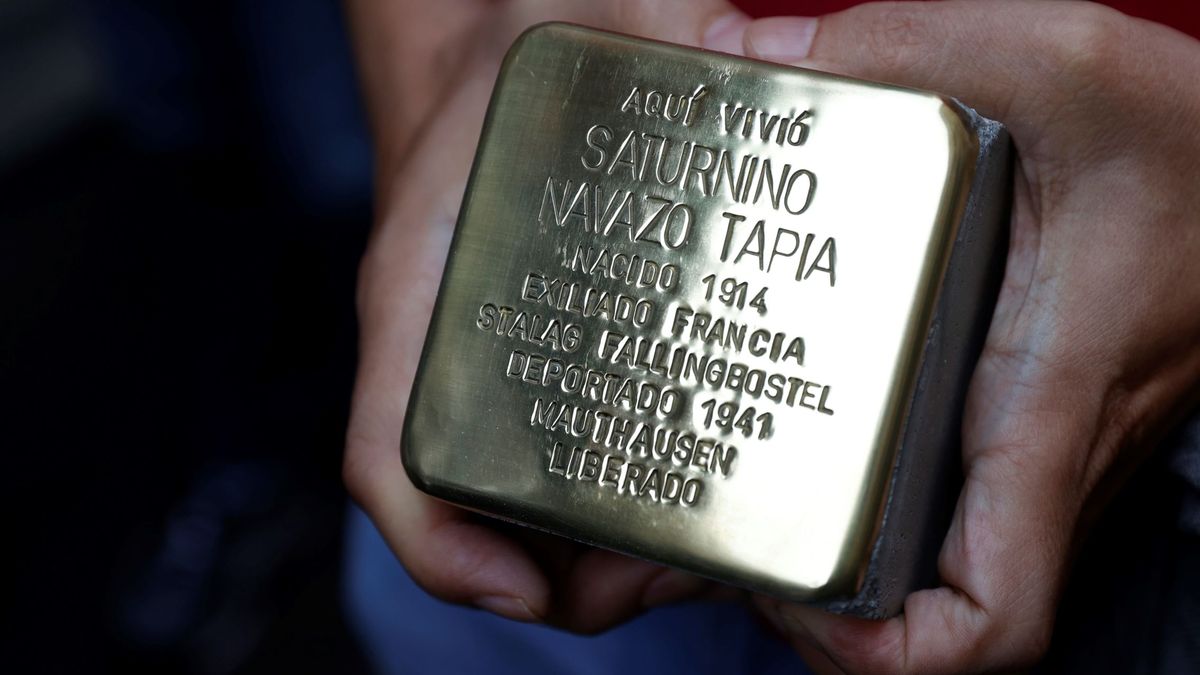 Unos adoquines homenajean en Madrid a los republicanos enviados a campos nazis