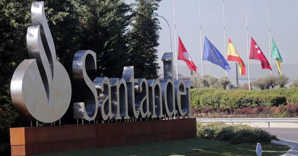 Foto: Entrada a la Ciudad Financiera del Santander en Boadilla. (EFE)