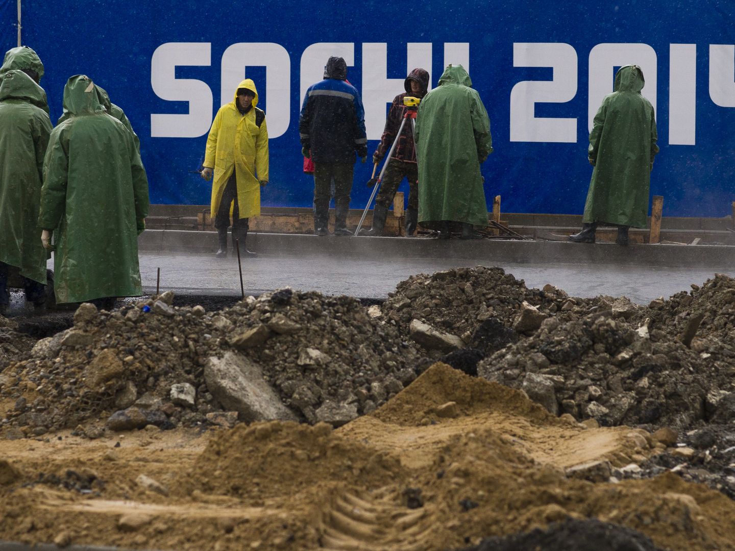Trabajadores en las instalaciones de Sochi (Reuters). 