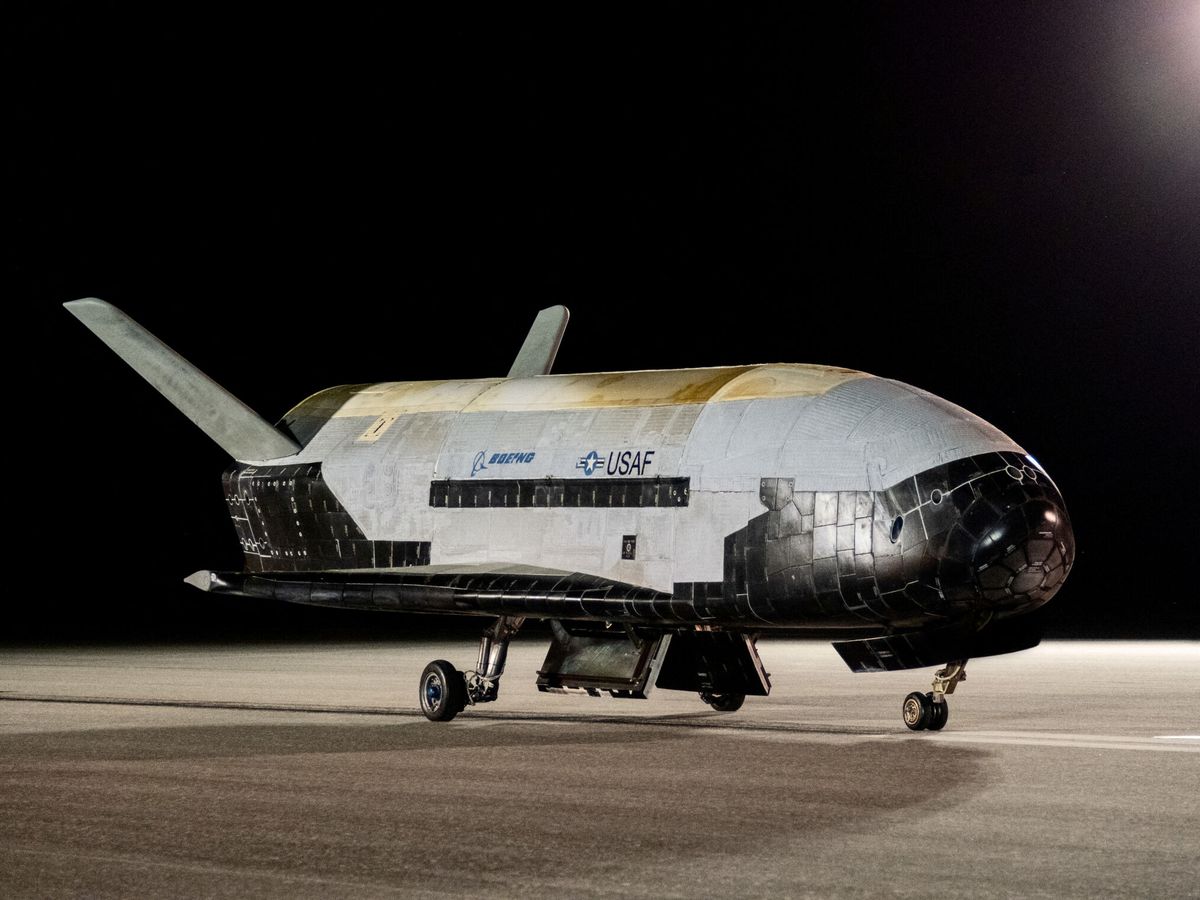Foto: Así es el X-37b que EEUU pondrá en órbita hoy (Reuters/US Space Force)